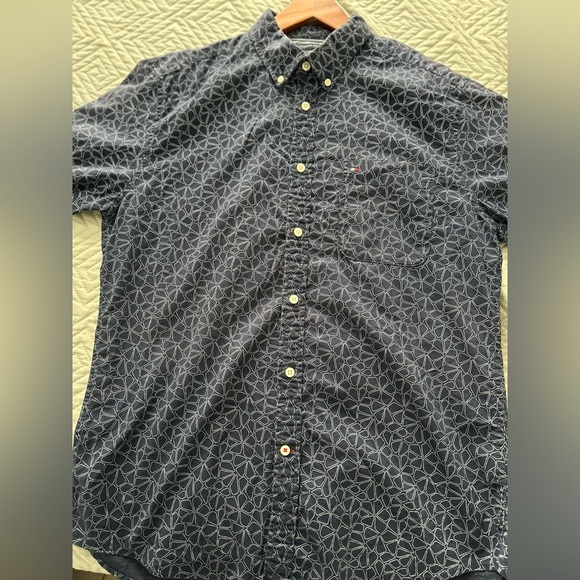 Tommy Hilfiger Men’s 100% Cotton Navy Geometric Shirt | Modern Fit Casual Style - Picture 10 of 10